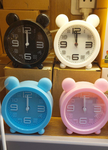 ساعت فانتزی خرسی در 4رنگ سفید.مشکی.آبی وصورتی
